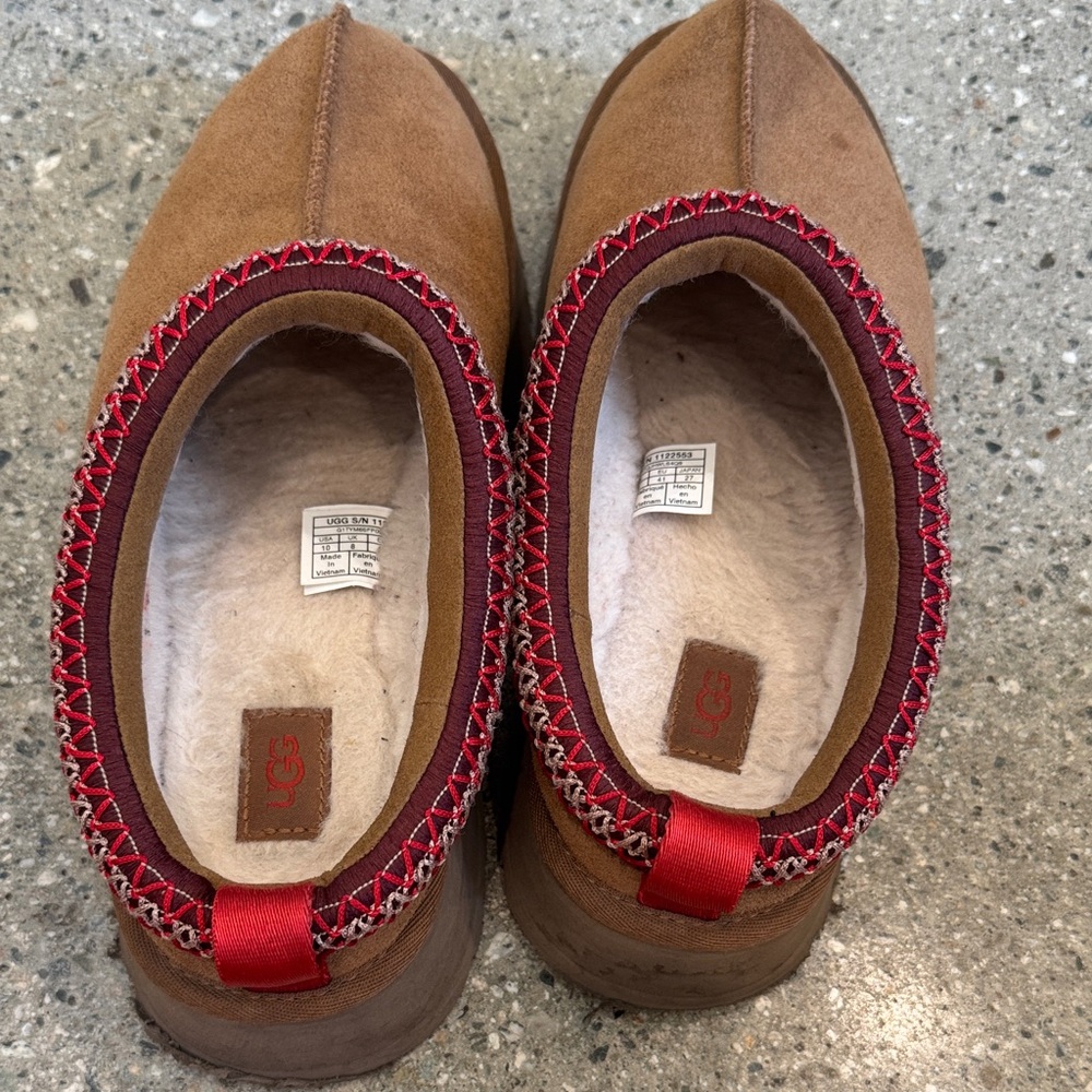 UGG Tazz Suede Platform Slippers with Red Trim - Picture 3 of 6